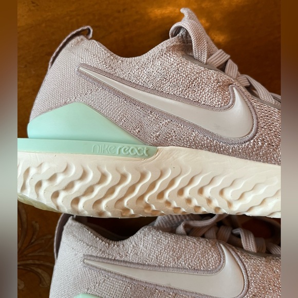 Women’s Nike Epic React Flyknit 2 teal/mint running shoe. Size 7 - Picture 4 of 8